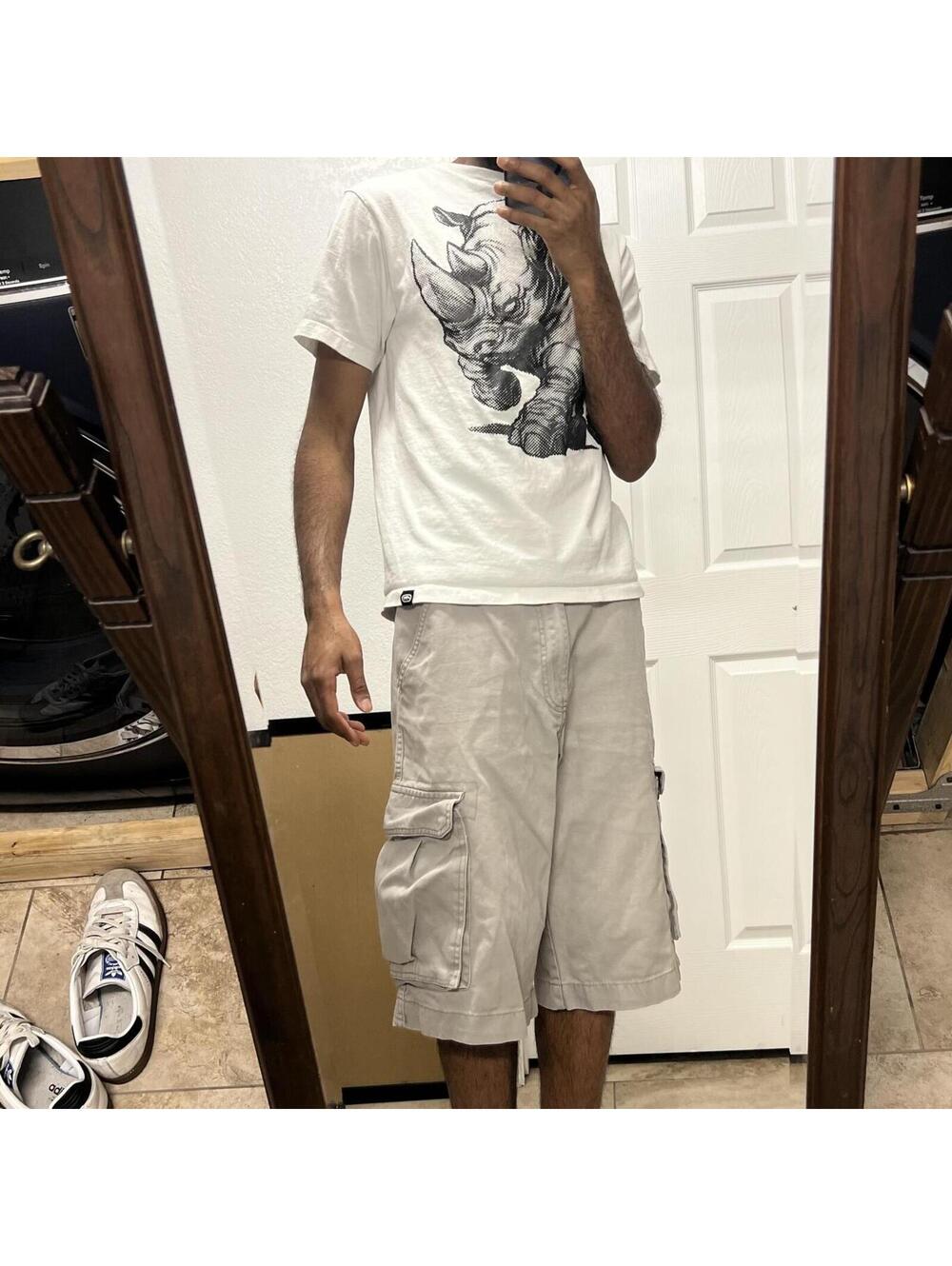 Y2K Akademiks Beige Baggy Long Cargo Shorts Sz. 32 Vtg Skater